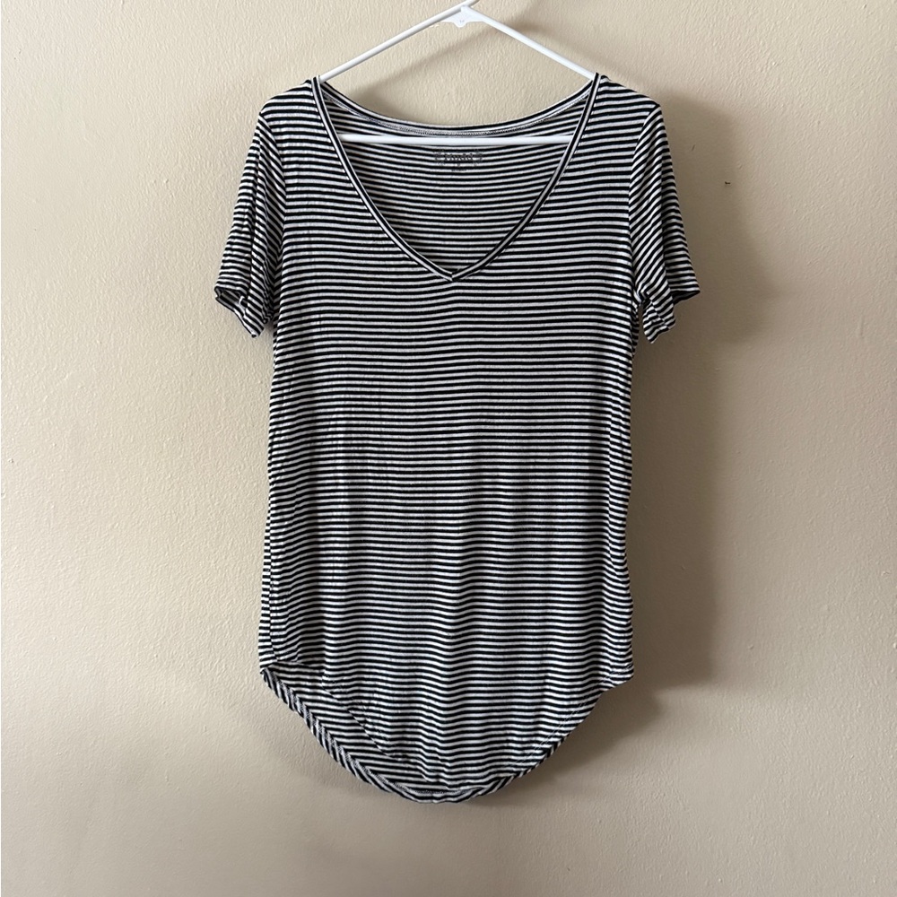 Mudd Black and White Striped Short Sleeve V-Neck T-Shirt size M Minimalist